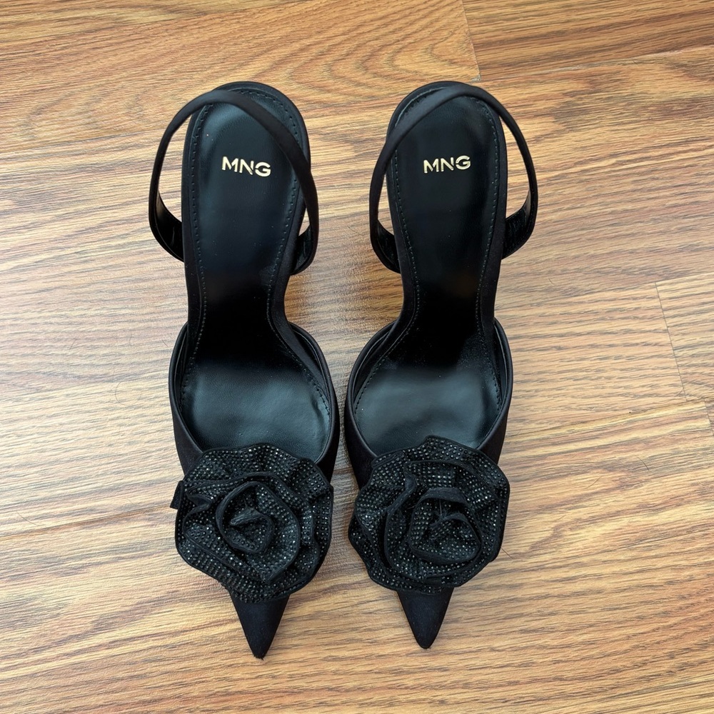 MANGO black pointed toe sling back heels with flower embellishment - Picture 5 of 8